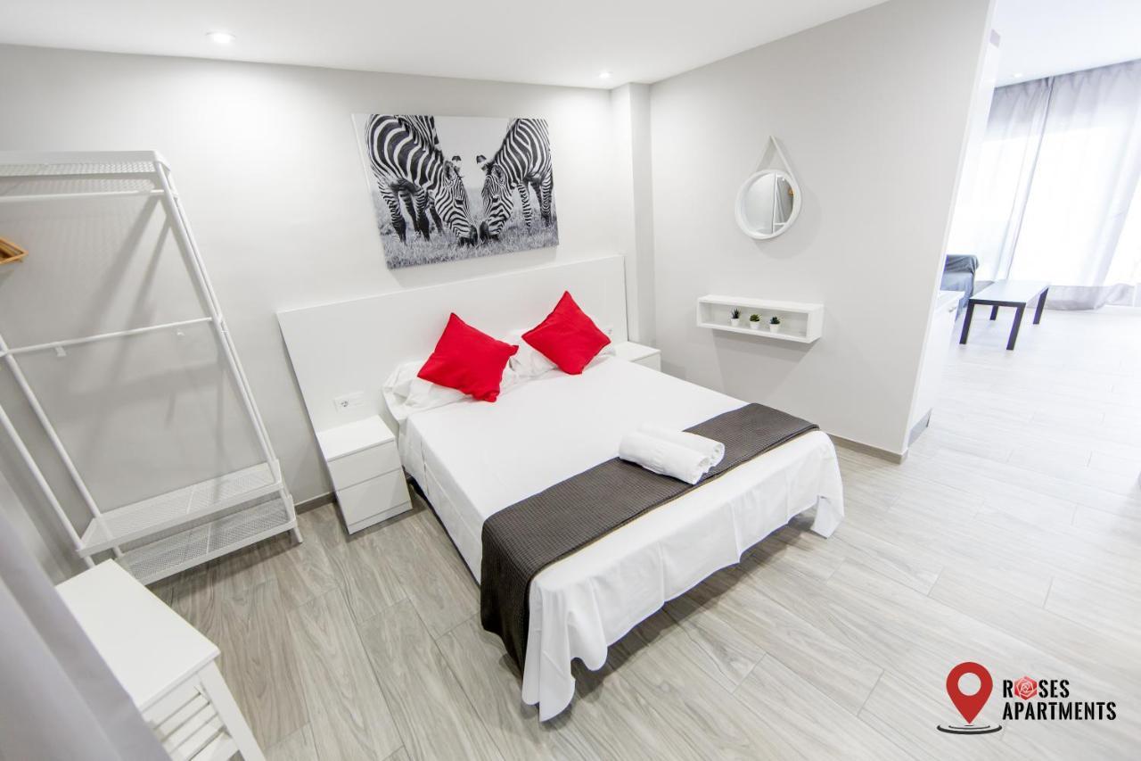 Roses Apartments Red Loft Vista Mar Lateral Экстерьер фото